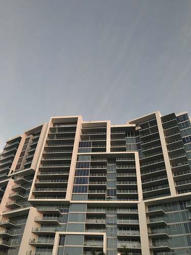 high rise brown and gray high-rise building city